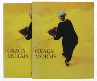 Lote 80 - LIVRO “GRAC?A MORAIS” - Textos de Vasco Grac?a Moura e Silvia Chico?. Editora: Galeria 111 | Quetzal, 1998. Dim: 30,5x25,5 cm. Encadernação cartonada de editor com sobrecapa de protecção e caixa arquivadora. Nota: sinais de manuseamento