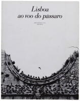 Lote 109 - LIVRO "LISBOA AO VOO DO PÁSSARO" - Por Mário-Henrique Leiria e João Freire. Editora: Forja, 1979 Lisboa. Exemplar pertencente à tiragem dos primeiros 250 exemplares, assinada pelo autor. Fabulosas fotografias de João Freire. Dim: 26x20,5 cm. N