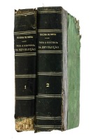 Lote 119 - LIVROS "PARA A HISTÓRIA DA REVOLUÇÃO" - 2 vols. Por Teixeira de Sousa. Editora: Coimbra, Livraria Editora Moura Marques & Paraisos, 1911. Conta com o ex-libris do célebre arqueólogo viseense José Coelho. Dim: 18x12 cm. Encadernações cartonadas 