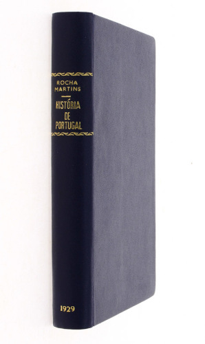 Lote 145 - LIVRO "HISTÓRIA DE PORTUGAL" Por Rocha Martins, Editora: Tip. Da Emprensa Nacional de Publicidade, 1929 - 1ª edição Lisboa. Exemplar idêntico à venda por € 80. Dim: 20x14 cm. Encadernação cartonada. Nota: exemplar com falta da folha de rosto e