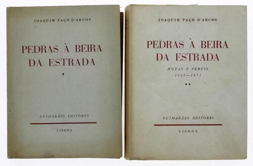 Lote 159 - LIVROS "PEDRAS À BEIRA DA ESTRADA" - 2 vols. Por Joaquim Paço d'Arcos. Editora: Lisboa, Guimarães Editores, 1962; 1971. Dim: 20,5x15,5 cm. Encadernações de capas de brochura. Nota: capas e lombadas cansadas, manchas