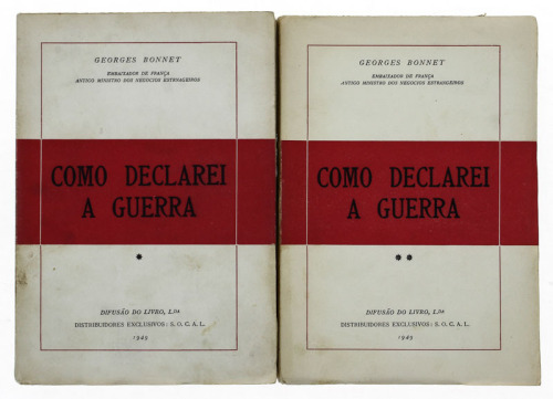 Lote 176 - LIVROS "COMO DECLAREI A GUERRA" - 2 vols. Por Georges Bonnet. Editora: Lisboa, Difusão do Livro, 1949. Dim: 20,5x14 cm. Encadernações de capas de brochura. Nota: capas e lombadas cansadas