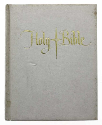 Lote 223 - LIVRO "HOLY BIBLE" - Língua inglesa. With the Confraternity text, published with the approbation of His-Excellency Walter A.Coggin, O.S.B., PH.D., D.D., Abbot-Ordinary, Diocese of Belmont Abbey Nullius. Editora Illinois, Good Counsel Publishers