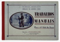 Lote 319 - LIVRO "TRABALHOS MANUAIS PARA O 1º CICLO DOS LICEUS" - Por Teixeira Amarante; Arnaldo de Azevedo Pinto. Editora: Porto, Livraria Simões Lopes, [s.d.]. Exemplar rubricado pelo autor, em excelente estado de conservação. Dim: 16x23,5 cm. Encaderna