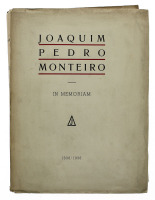 Lote 331 - LIVRO "JOAQUIM PEDRO MONTEIRO IN MEMORIAM" - AAVV, Lisboa, Oficinas da «Imprensa Beleza», 1939. Exemplar idêntico à venda por € 75. Exemplar nº64 da única tiragem de 500 exemplares, numerados e rubricados pelo filho do homenageado, que não entr