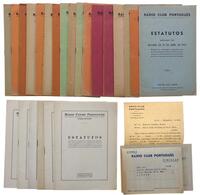 Lote 349 - FOLHETOS RÁDIO CLUBE PORTUGUÊS - 23 vols. 6 folhetos sobre os Estatutos do Rádio Clube Português (1931 e 1955); 17 folhetos sobre os Relatórios de exercício anuais (-1944-1957); 1 Circular aos Associados a anuciar o sorteio de casa de habitação