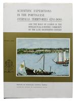 Lote 423 - LIVRO "SCIENTIFIC EXPEDITIONS IN THE PORTUGUESE OVERSEAS TERRITORIES (1783-1808)” - Língua inglesa. And the role of Lisbon in the intellectual-scientific community of the Late Eighteenth Century. Por William J.Simon. Editora: IICT, 1983 Lisboa.