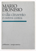 Lote 452 - LIVRO "O DIA CINZENTO E OUTROS CONTOS" - Por Mário Dionísio. Editora: Lisboa, Publicações Europa-América, 1961. 1ª edição. Com ilustração de Júlio Pomar. Dim: 18,5x13 cm. Encadernação de capa de brochura. Nota: sinais de manuseamento