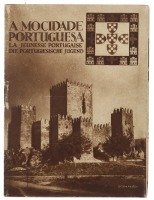 Lote 496 - LIVRO "A MOCIDADE PORTUGUESA" - Lisboa, Grav e imp. Neogravura Ltda. Edição em português, francês e alemão. Lindíssimo álbum de propaganda da Mocidade Portuguesa. Dim: 17x12 cm. Encadernação de capa de brochura. Nota: capa e lombada cansadas