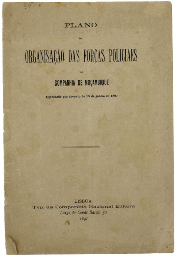 Lote 776 - LIVRO "PLANO DA ORGANISAÇÃO DAS FORÇAS POLICIAES DA COMPANHIA DE MOÇAMBIQUE APPROVADO POR DECRETO DE 18 DE JUNHO DE 1897" - Editora: Lisboa, Typ. Da Companhia Nacional Editora, 1897. Dim: 23x15,5 cm. Capa de brochura. Nota: falhas e defeitos, f