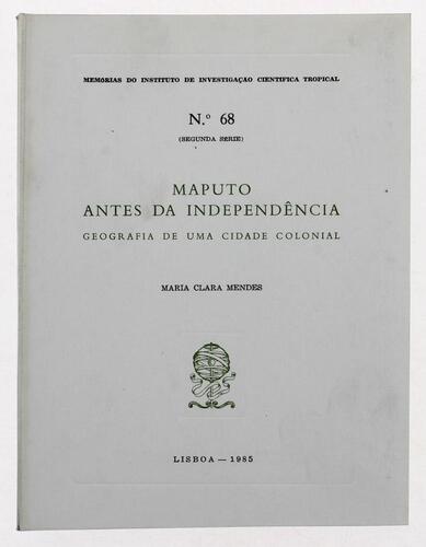 Lote 785 - LIVROS "MAPUTO ANTES DA INDEPENDÊNCIA. GEOGRAFIA DE UMA CIDADE COLONIAL" - Por Maria Clara Mendes. Exemplar idêntico à venda por € 60. Editora: Memórias do IICT, 1985 Lisboa. Dim: 24x17 cm. Encadernação capa de brochura. Nota: exemplar bem esti