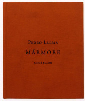 Lote 807 - LIVRO "MÁRMORE" - Por Pedro Letria. Editora: Lisboa, Assírio & Alvim, 2007. Tiragem de 500 exemplares. Dim: 24x22 cm. Encadernação cartonada em tela. Nota: sinais de manuseamento