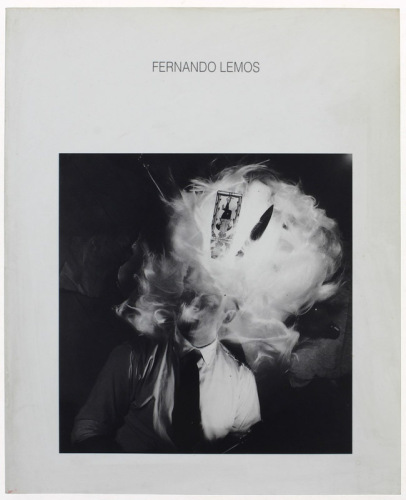 Lote 828 - LIVRO "FERNANDO LEMOS À SOMBRA DA LUZ" - Programação: Fernando Lemos; Jorge Molder. Editora: Lisboa, FCGulbenkian, 1994. Dim: 29,5x24,5 cm. Encadernação da capa de brochura. Nota: sinais de manuseamento