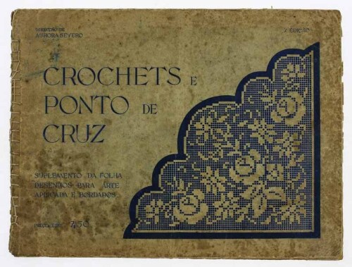 Lote 832 - LIVRO "CROCHETS E PONTO DE CRUZ" - Dir. Aurora Severo, Lisboa, Litografia Tejo, [s.d.]. Dim: 24x32 cm. Encadernação de capa de brochura. Nota: capa e lombada cansadas