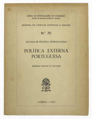 Lote 838 - LIVRO "POLÍTICA EXTERNA PORTUGUESA" - Por Henrique Martins de Carvalho. Editora: Junta de Investigações do Ultramar, 1964 Lisboa. Dim: 25,5x19,5 cm. Encadernação capa de brochura. Nota: livro por abrir, acidez generalizada