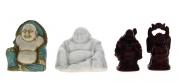 Lote 44 - BUDAS DIVERSOS - Conjunto de 4 budas, em porcelana, cerâmica e resina. Buda de porcelana branca, marcado na base, Made in China, com 5 cm de altura. Nota: sinais de manuseamento