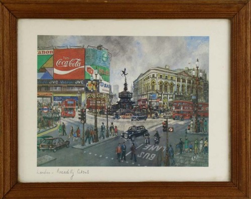 Lote 490 - H. MOSS - Estampa sobre papel, motivo “London - Piccadilly Circus”, 26x35 cm (moldura de madeira com 41x51 cm)