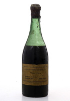 Lote 2014 - CR & F GARRAFEIRA PARTICULAR 1949 - Garrafa de Vinho Tinto, Decantado em 1966, (750ml - 12%vol). Nota: garrafa idêntica à venda por € 295,64 (£ 249,77) conversão ao dia. Perda adequada ao período de engarrafamento. Lacre danificado. Consultar 