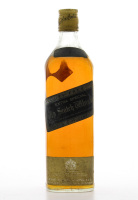 Lote 2023 - WHISKY JOHNNIE WALKER BLACK LABEL EXTRA SPECIAL - Garrafa de Whisky, Anos 70s, Duty Free, (750ml). Nota: garrafa semelhante à venda por € 306,27. Ligeira perda adequada ao período de engarrafamento. Consultar valor indicativo em https://www.