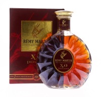 Lote 2024 - COGNAC RÉMY MARTIN XO EXCELLENCE - Garrafa de Cognac, Fine Champagne, França. Nota: garrafa idêntica à venda por € 159,00. Em embalagem de cartão original. Consultar valor indicativo http://www.garrafeiranacional.com/remy-martin-xo-excellence.