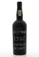 Lote 2137 - PORTO REAL COMPANHIA VELHA VINTAGE 1980 - Garrafa de Vinho do Porto, Royal Oporto, Real Companhia Velha, (750ml - 20%vol). Nota: garrafa idêntica à venda por € 88,01. Consultar valor indicativo em https://www.vivino.com/wineries/royal-oporto/