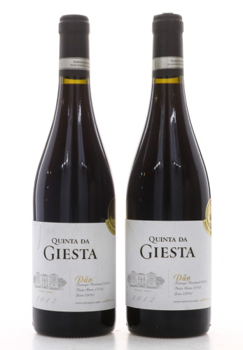 Lote 2863 - QUINTA DA GIESTA 2012 - 2 Garrafas de Vinho Tinto, Castas Touriga Nacional, Tinta Roriz e Jaen. Enólogo - Nono Cancela de Abreu. (750ml - 13%vol). Nota: este vinho foi galardoado com uma Medalha de Ouro em 2014 no Concours Mondial de Bruxelles