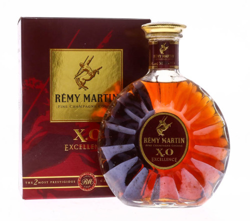 Lote 2984 - COGNAC RÉMY MARTIN XO EXCELLENCE - Garrafa de Cognac, Fine Champagne, França. Nota: garrafa idêntica à venda por € 159,00. Em embalagem de cartão original. Consultar valor indicativo http://www.garrafeiranacional.com/remy-martin-xo-excellence.