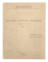 Lote 3022 - LIVRO "GEOGRAFIA ECONÓMICA PORTUGUESA" - Por António Maria Godinho. Editora: Edição João Jorge Matos, Lisboa, 1950. Encadernação de capa de brochura. Dim: 22x16,5 cm. Nota: sinais de manuseamento, acidez generalizada