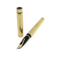 Lote 5250 - SHEAFFER TARGA, 23K ELECTROPLATED - Caneta de aparo sheaffer vintage (1980s), modelo Targa com aparo em ouro maciço 14K (585) e corpo electroplated em ouro 23K. Made in USA. Assinada e contrastada. Com caixa da marca. Caneta similar foi vendid