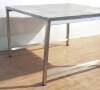 Lote 6 - MESA DE APOIO - Marca NMP, em aço inox AISI 304 18/10. Pés reguláveis em altura. Dim: 1400 x 1320 x 900 + 100 mm. Nota: Sinais de uso - 3