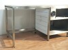 Lote 29 - BANCADA INOX - Marca NMP, em aço inox AISI 304 18/10. Com prateleira inferior e na zona central prateleira a meio e espaço para dois dozeadores de copos. Tampo com furo de 7 cm de diâmetro. Pés reguláveis. Tomadas na parte inferior do tampo. Di - 4