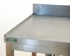 Lote 47 - BANCADA DE APOIO - Marca NMP, em aço inox AISI 304 18/10. Friso lateral e posterior de 100 mm.. Pés reguláveis em altura. Dim. 900x1200x700 a 100 mm. Nota: Sinais de uso - 3