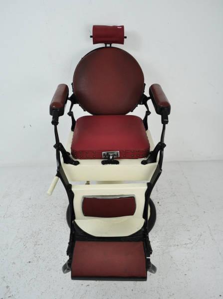 Lote 722 - Cadeira de Barbeiro antiga Lisboa/Pessoa reclinável em