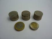 Lote 153 - Lote com cerca de 30 moedas da Republica Portuguesa, são 9 moedas de 25$00, 3 moedas de 100$00 bimetálicas, 3 moedas de 200$00 bimetálicas e 18 moedas de 25$00
