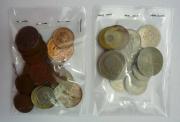Lote 158 - Lote com cerca de 45 moedas, sendo 16 moedas orientais e 29 moedas de Libras Inglesas