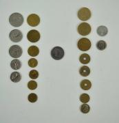Lote 255 - Lote de 22 moedas estrangeiras, são 10 moedas de Espanha, 12 moedas de França e 1 moeda de Itália