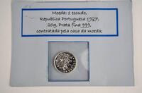 Lote 271 - Moeda de 1 Escudo, República Portuguesa, 1927, com 20 gr de prata fina 999, contrastada pela Casa da Moeda