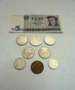 Lote 275 - Lote de 8 moedas e 1 nota da Alemanha do Leste, são 3 moedas de 1 Mark, 2 de 1974 e 1 de 1965, 2 moedas de 50 Pfenning de 1968 e 1971, 1 moeda de 20 Pfenning de 1969, 1 moeda de 10 Pfenning de 1967, 1 moeda de 5 Pfenning de 1975 e nota de 5 Mark de 1975, MBC/Belo