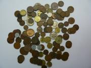 Lote 460 - Lote com cerca de 90 moedas da Republica Portuguesa, são 3 moedas de 1 centavo, moeda de 50 centavos, 12 moedas de 5 centavos, 4 moedas de 4 centavos, 8 moedas de 20 centavos, 2 moedas de 2 centavos, 10 moedas de 50 centavos, 2 moedas de 10 escudos, 8 moedas de 1$00, 6 moedas de 5$00, 6 moedas de 10$00, 30 moedas de X centavos e 28 moedas de XX centavos