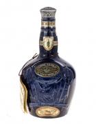 Lote 2007 - ROYAL SALUTE 21 ANOS - Garrafa de Whisky, Blended, Blue Spode Decanter, Chivas Brothers Ltd, (700ml - 40%vol). Nota: garrafa idêntica à venda por € 395,93 (£ 350) conversão ao dia. Em caixa de cartão original, com bolsa de protecção. Consultar valor indicativo em valor indicato https://www.thewhiskyexchange.com/p/32441/royal-salute- 21-year-old-bot1970s-brown-spode-decanter