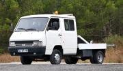 Lote 6094 - NISSAN, REBOQUE PRONTO SOCORRO - Modelo Trade 3.0D, cor branco, Ano 1996, 138.022 Km no odómetro, combustível gasoleo. Com cabine para 7 pessoas. Reboque do mesmo ano à venda por € 10.000. Nota: tudo a funcionar e guincho com bastante força. Fácil de manobrar e com 7 lugares inscritos nolivrete. Entra em garagens particulares ou parques de estacionamento. Consultar valor indicativo em...