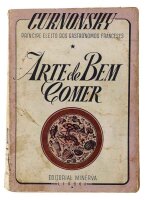 Lote 88 - LIVRO "ARTE DE BEM COMER" - Por Curnonsky. Editora: Editorial Minerva 1949. encadernação de capa de brochura. Dim: 19x13 cm. Nota: exemplar bem estimado e invulgar