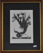 Lote 1343 - Júlio Pomar, gravura a negro s/papel, motivo "Medusa", assinada, edição 40/100, numa moldura tradicional, mancha colorida: 29x21cm; moldura: 42x34cm. NOTA: Gravura e moldura em bom estado. Lote valioso.