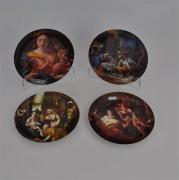 Lote 1413 - Conjunto de 4 pratos de porcelana Vista Alegre, alusivos ao Natal de 1985, 1996, 1998 e 2000, belíssimos, com 19,5 cm de diâmetro