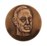 Lote 4 - MEDALHA EM COBRE - Alusiva a Egas Moniz. Verso com descrição profissional do Nobel, e reverso com busto relevado do mesmo. Dim: 70 mm. Nota: em estojo