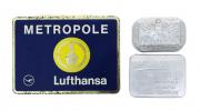 Lote 17 - CAIXAS DE METAL COM PUBLICIDADE - Conjunto de 3 caixas, uma referente à companhia aérea Lufthansa e duas referentes a medicamentos. Dim: 1x12,5x9,5 cm. Nota: sinais de uso