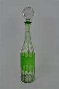 Lote 1474 - Garrafa licoreira em cristal antigo, com laivos em cristal verde e caneluras, com 39 cm de altura