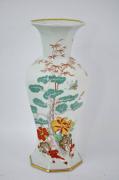Lote 1630 - Jarra de porcelana da Vista Alegre "Mountain Pine" de 1989 com 29,5cm de altura