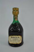 Lote 1612 - Lote de garrafa de Vinho do Porto Dalva Golden White 1952 C. da Sliva Vinhos S.A.R.L. Oporto, engarrafado em 1979, para coleccionador, PVP: 200€
