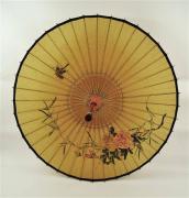Lote 93 - Sombrinha oriental de madeira e papel com pintura à mão de flores e pássaros, com 69 cm de comprimento